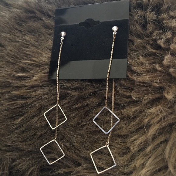 Silver tone chain diamond charm pierced earrings - Picture 3 of 5